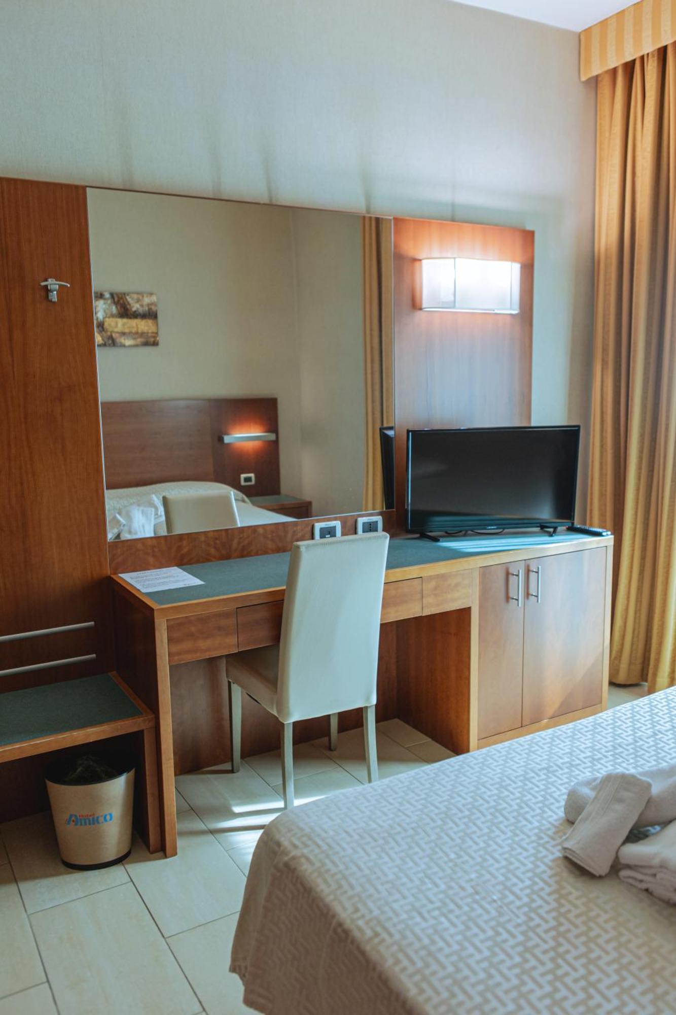 Amico Hotel 3*